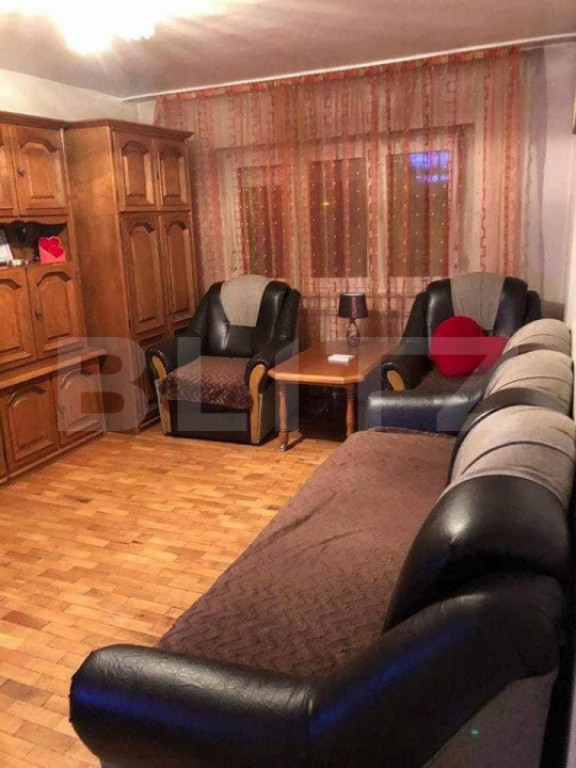 Apartament cu 3 camere, decomandat, etaj 3/4, dublă orienta