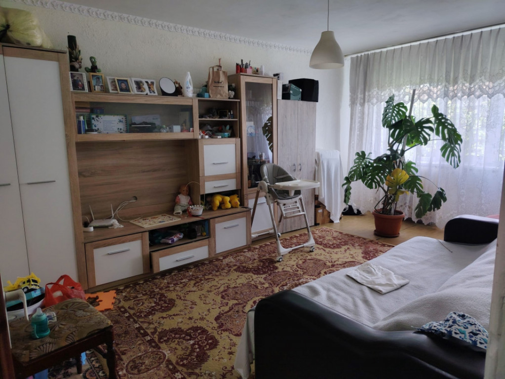 Apartament 3 camere decomandat, 65 mp, 2 balcoane, boxă –