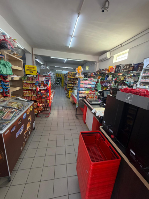 Spatiu comercial de 1300 mp pe 4 nivele, in centrul orasului