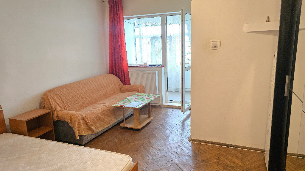 Vand garsoniera in Deva, etaj 3, mobilata, utilata, zona Strand