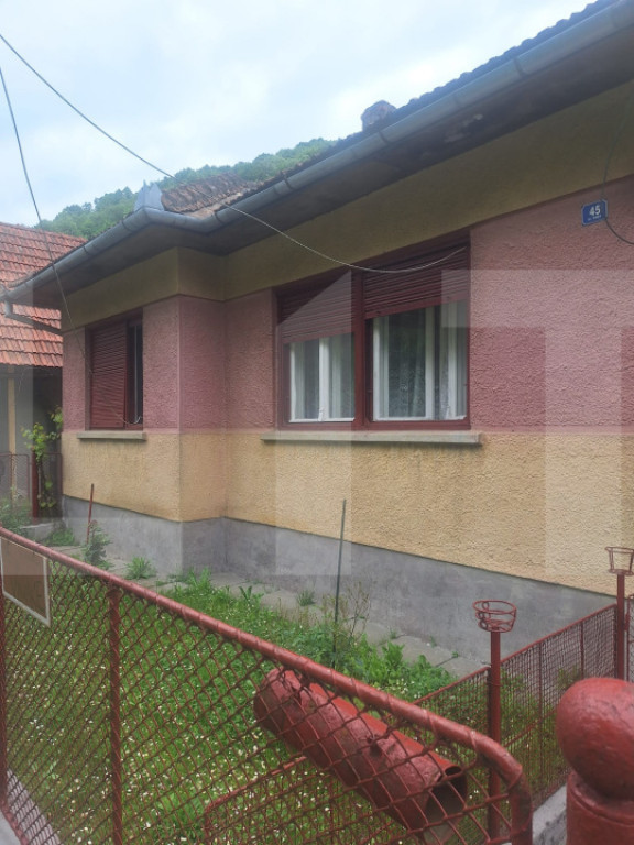 Casa 4 camere, 110 mp, zona Nadrag