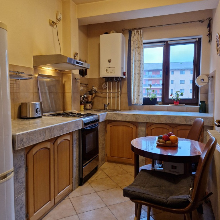 Apartament et.2, parcare privata, bucatarie separata Floresti