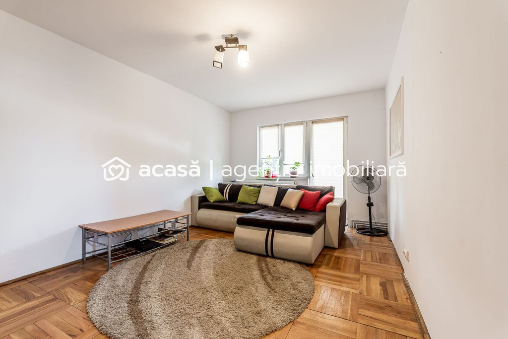 Apartament cu 3 camere, etaj 2 – Zona Vlaicu, Lebăda -...