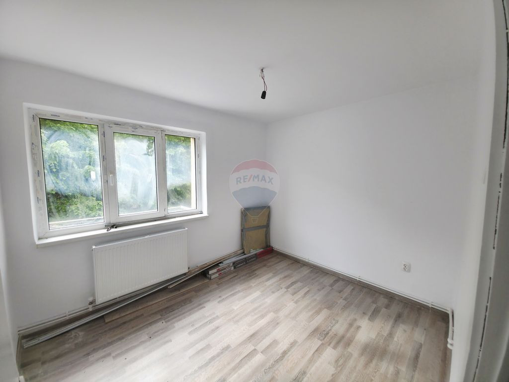 Apartament cu 3 camere de vânzare în zona Maratei