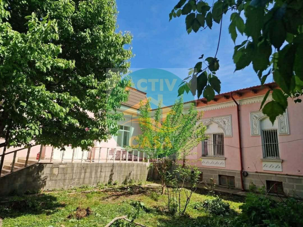 Spatiu comercial/casa de inchiriat, zona Piata Mare