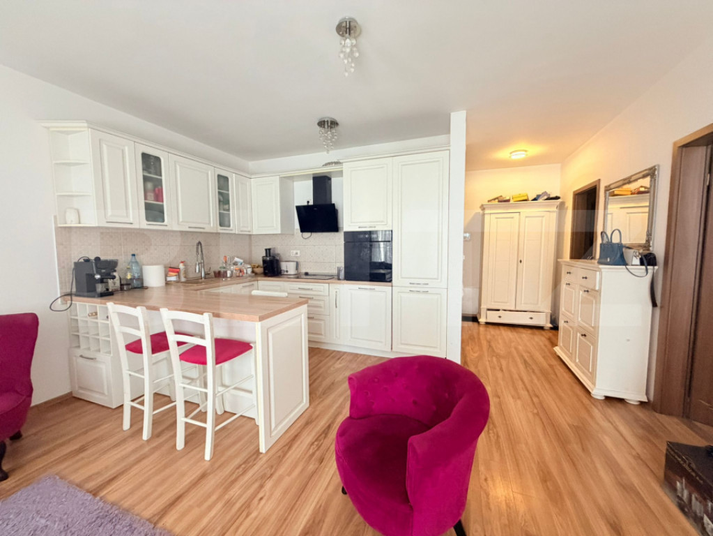Apartament cu doua camere, etaj intermediar, parcare inclusa
