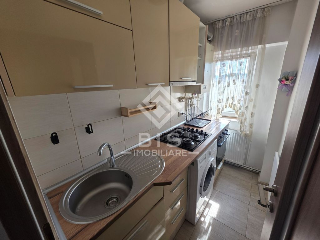 Garsoniera luminoasa (sud), etaj 4, Str. Sergent Maj.