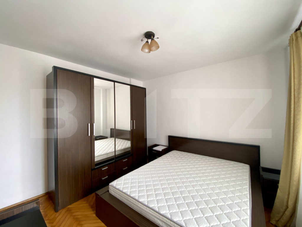 Apartament luminos cu 2 camere, decomandat, zona Penny Mana