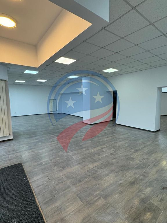 Spațiu comercial stradal 122 mp – vitrină la stradă,...