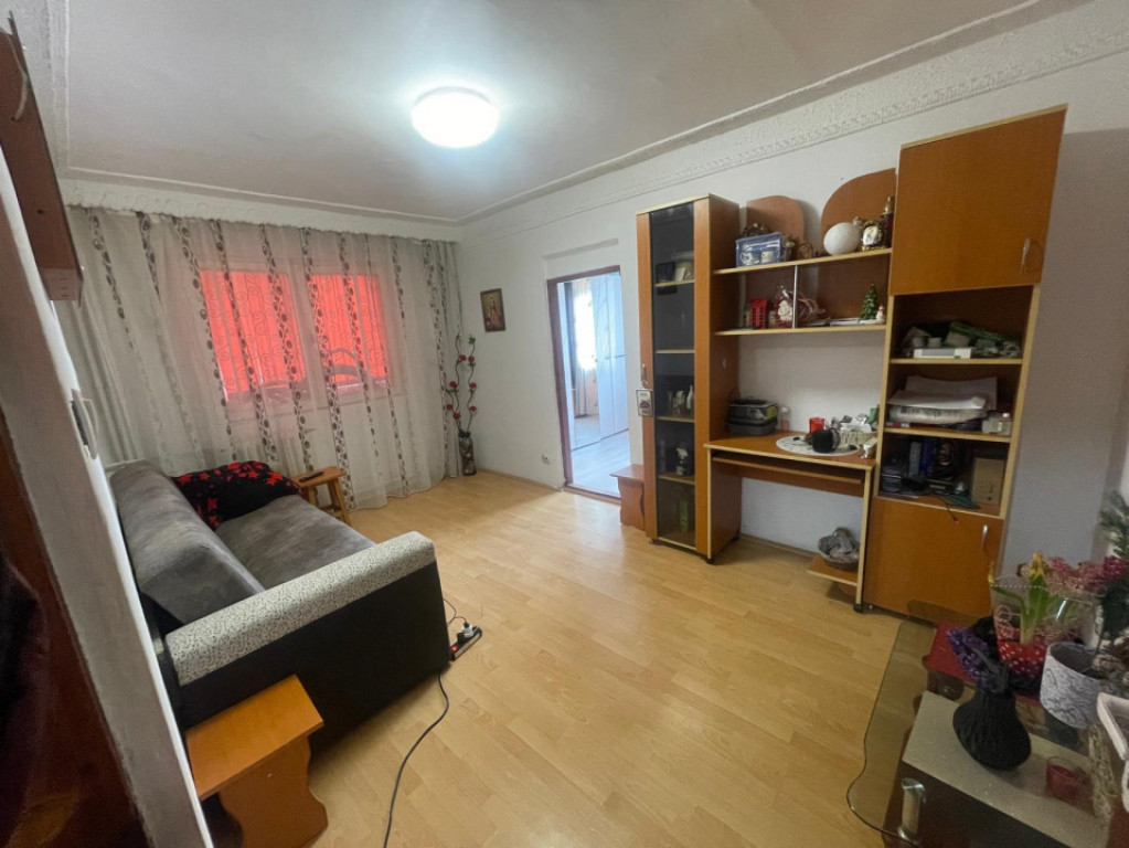 Craiovita Nouă – 2 Camere, Locuință Spațioasă și Lin