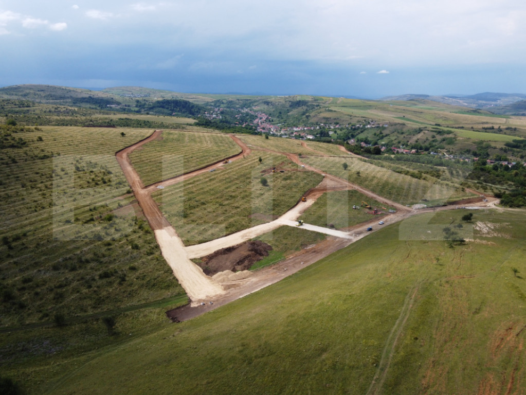 Teren construibil 900 mp în ansamblu privat de case, 12km d