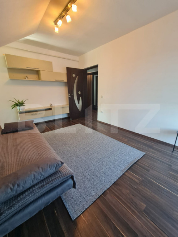 Apartament cu 2 camere, recent renovat, parcare, zona Floril
