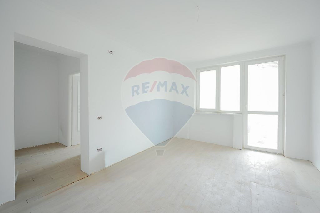 De vânzare apartament cu 2 camere, renovat, în zona Rog...