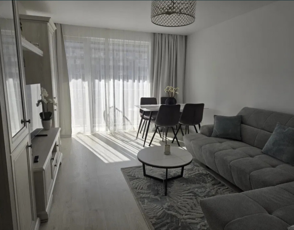 Apartament 2 camere, decomandat - zona Tractorul