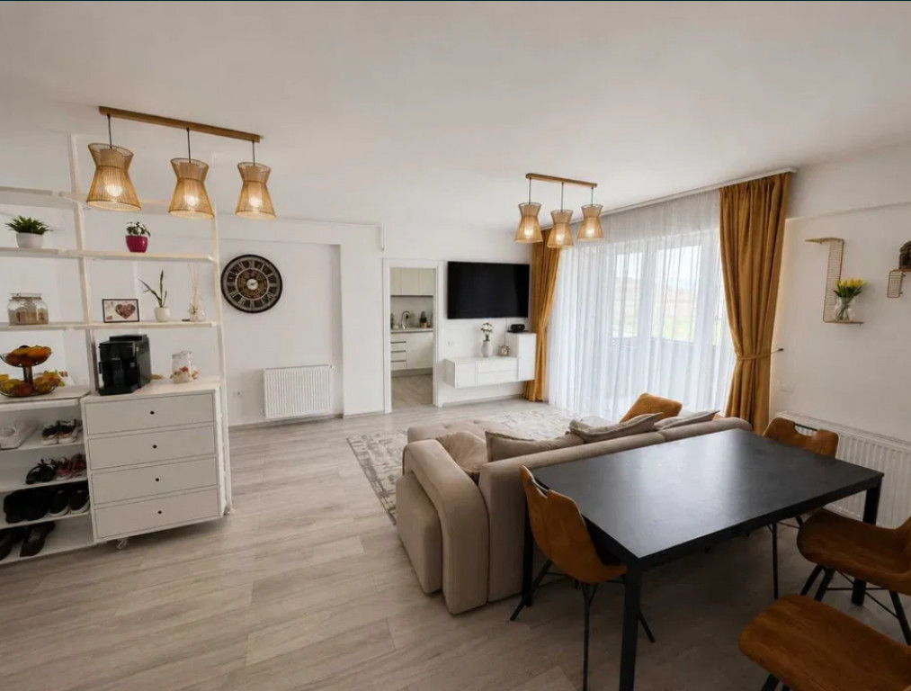 Apartament 3 camere, decomandat - zona Tractorul