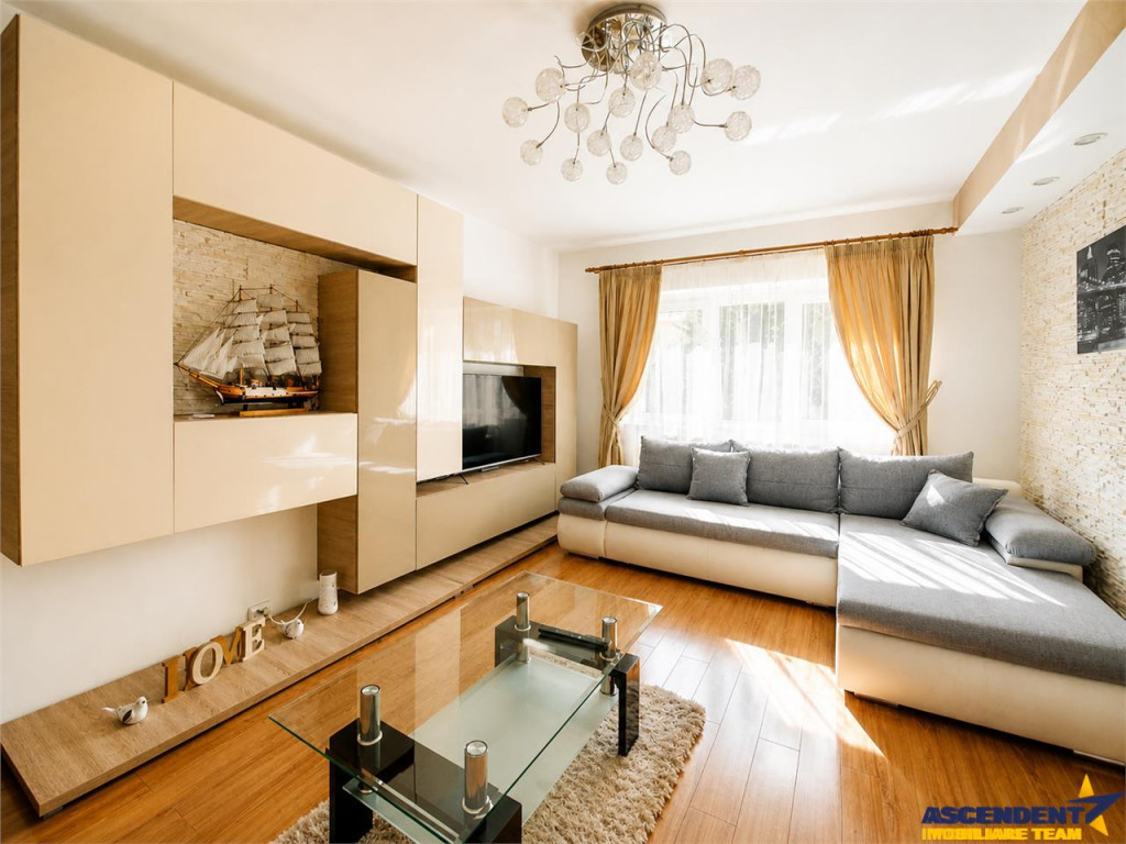 Apartament luminos cu 2 camere decomandate, Rasnov, Brasov.