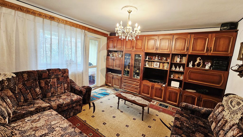 Apartament cu 4 camere de vânzare în zona Maratei