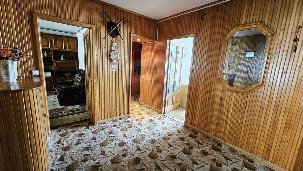 Apartament cu 4 camere de vânzare în zona Maratei