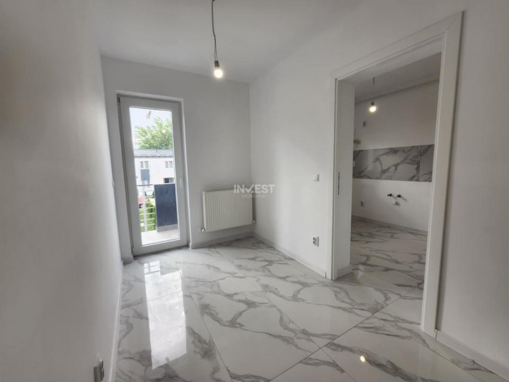 APARTAMENT 1 CAMERA, DECOMANDAT , ETAJ 1 , LOC DE PARCARE IN