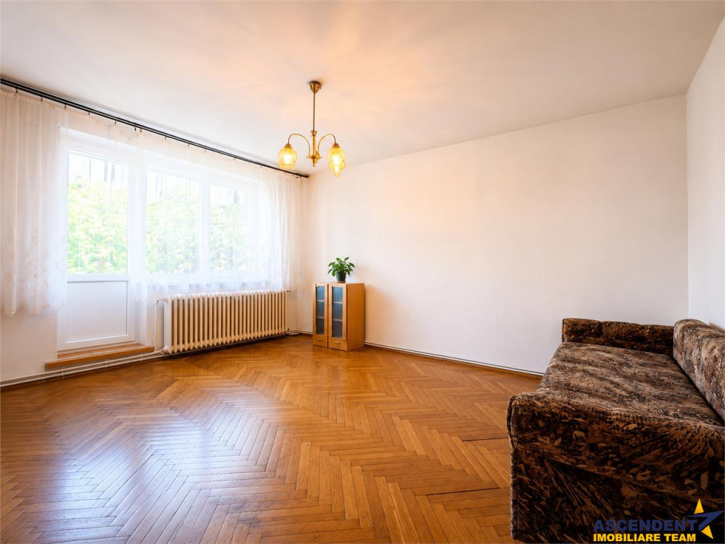 Decomandat pe 3 camere, 2 balcoane, locatie favorabila, Sime