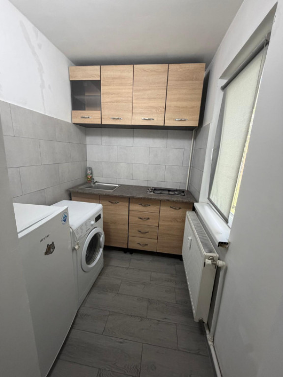 Garsoniera de vanzare, la parter 25 mp, zona Craiovita - Big