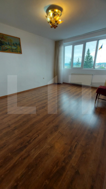Decomandat pe 3 camere, 2 balcoane, locatie favorabila, Sime