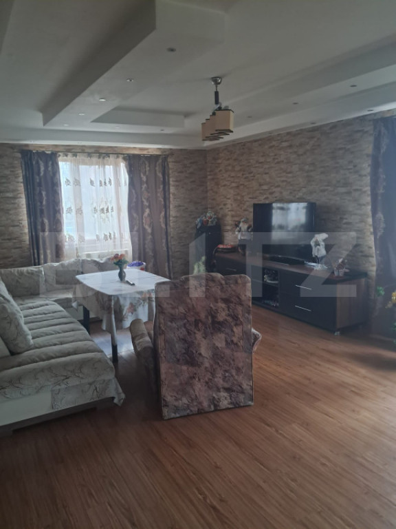 Casa de vanzare, 500 mp, zona Sendreni