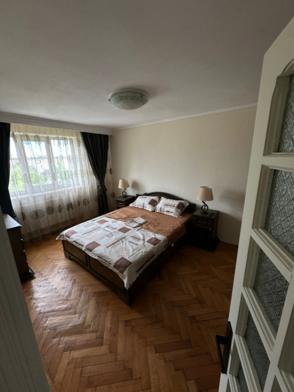 Apartament 3 camere, 68 mp, zona Calea Bucuresti