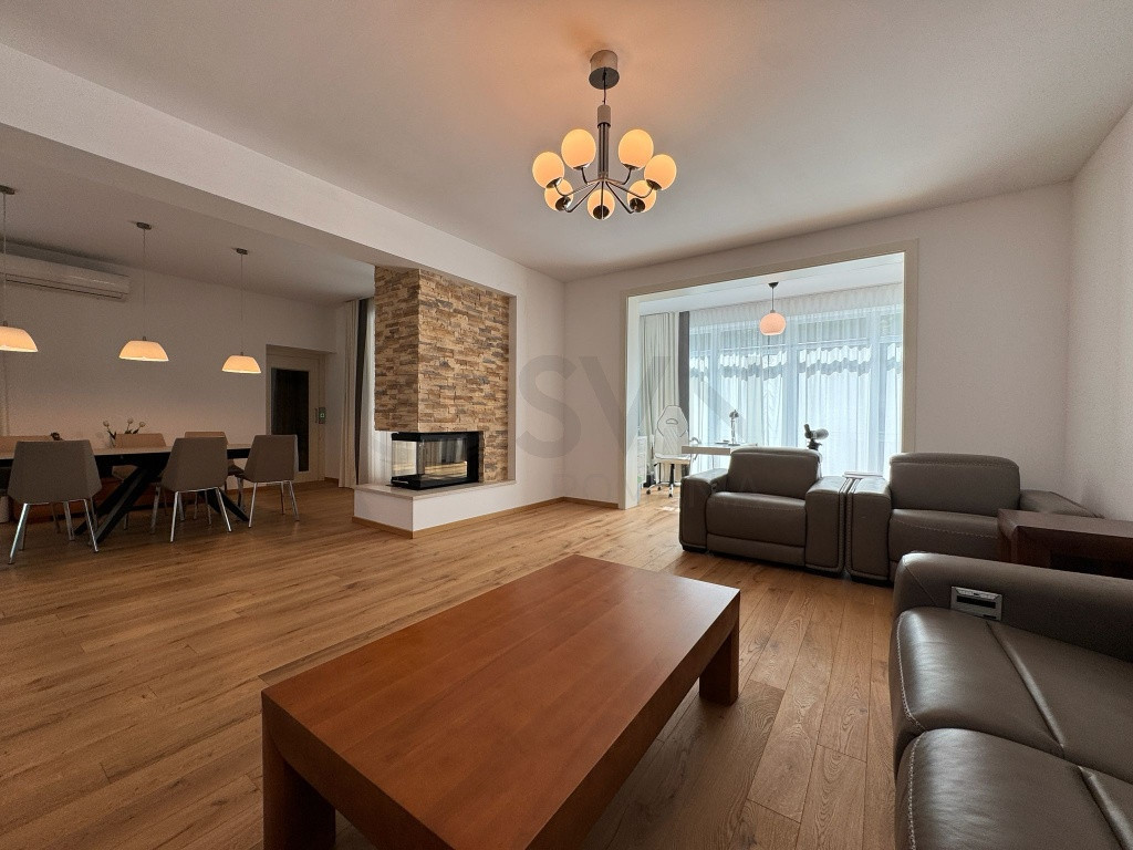 Vila Individuala De l Cartier Privat langa Padure