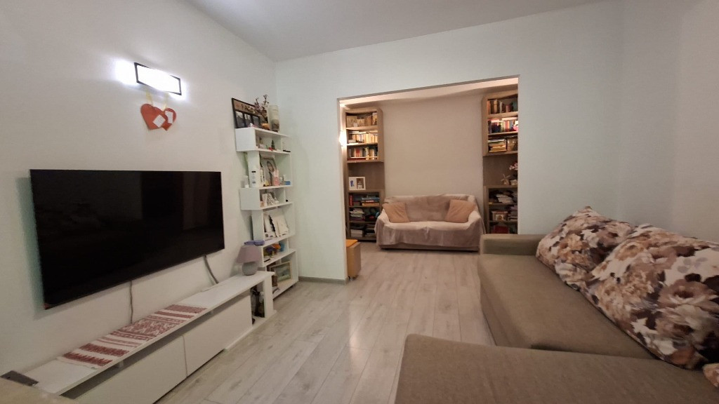 Apartament 2 camere complet renovat, Podu Roș 53 mp, etaj 1/10