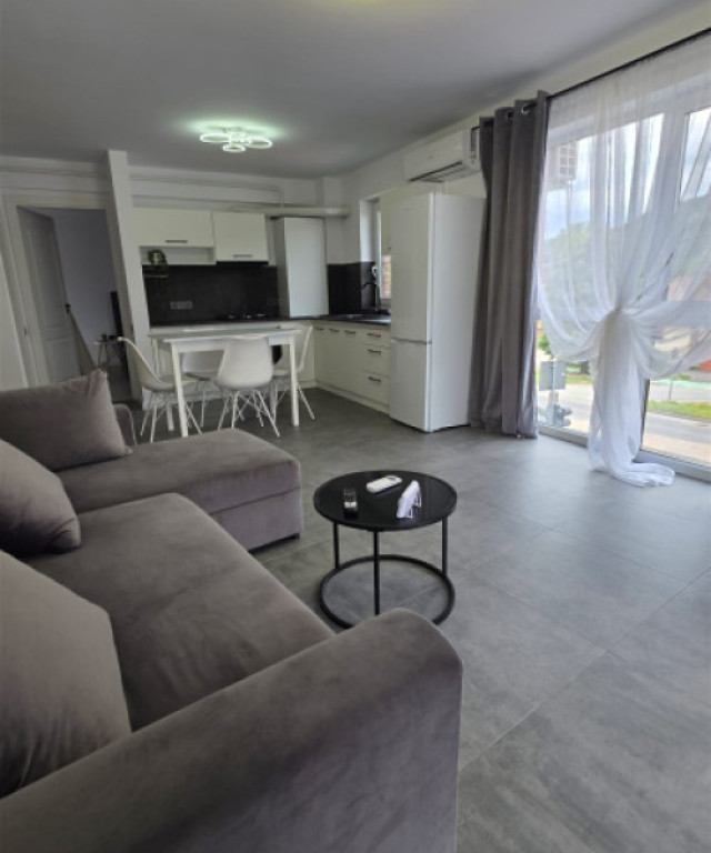 Apartament 3 camere, 64 mp, parcare privată, zona Orașul V