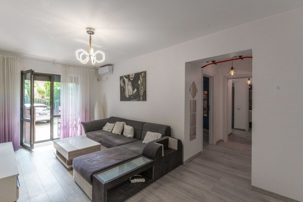 Fundeni - Dobroesti, 3 camere cu loc de parcare si curte,...