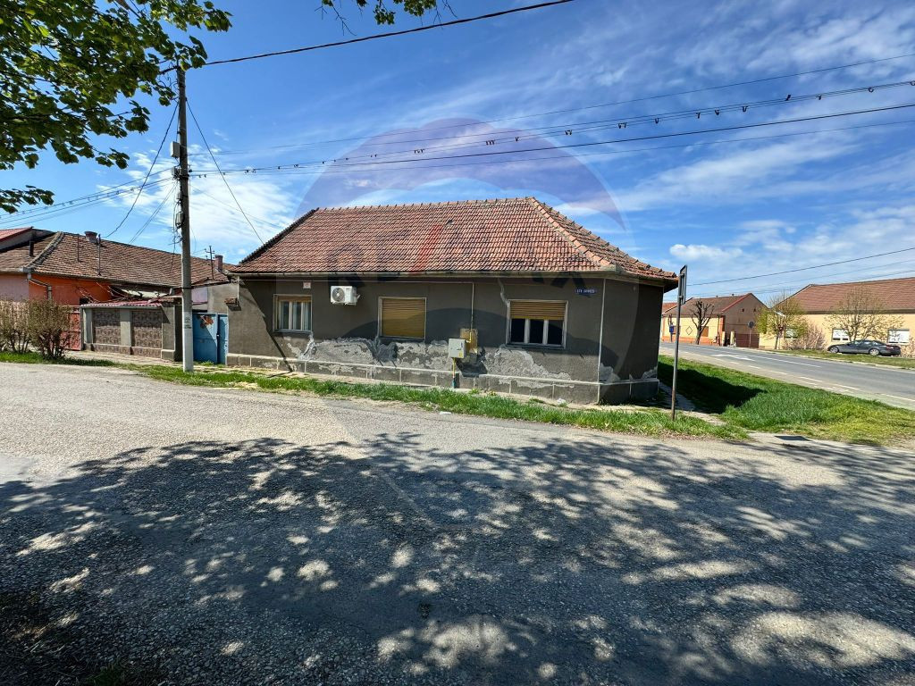 Casa de inchiriat in zona Parneava/Confectii