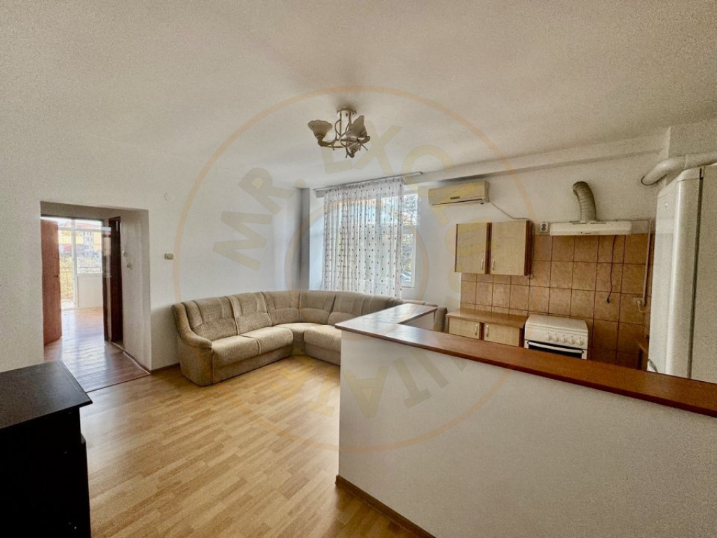 Apartament 2 camere, etaj 3, zona Teilor