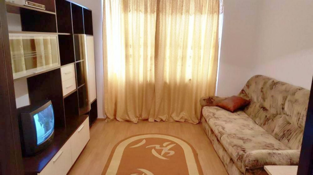 De vanzare garsoniera micro 40, et. 3/3, 27.000 euro