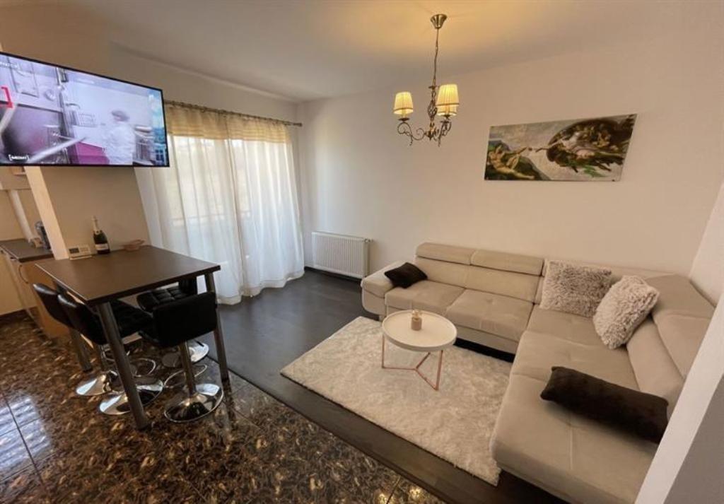 Apartament 2 cam 60 mp, et.3, lift si parcare exterioara zona VIVO
