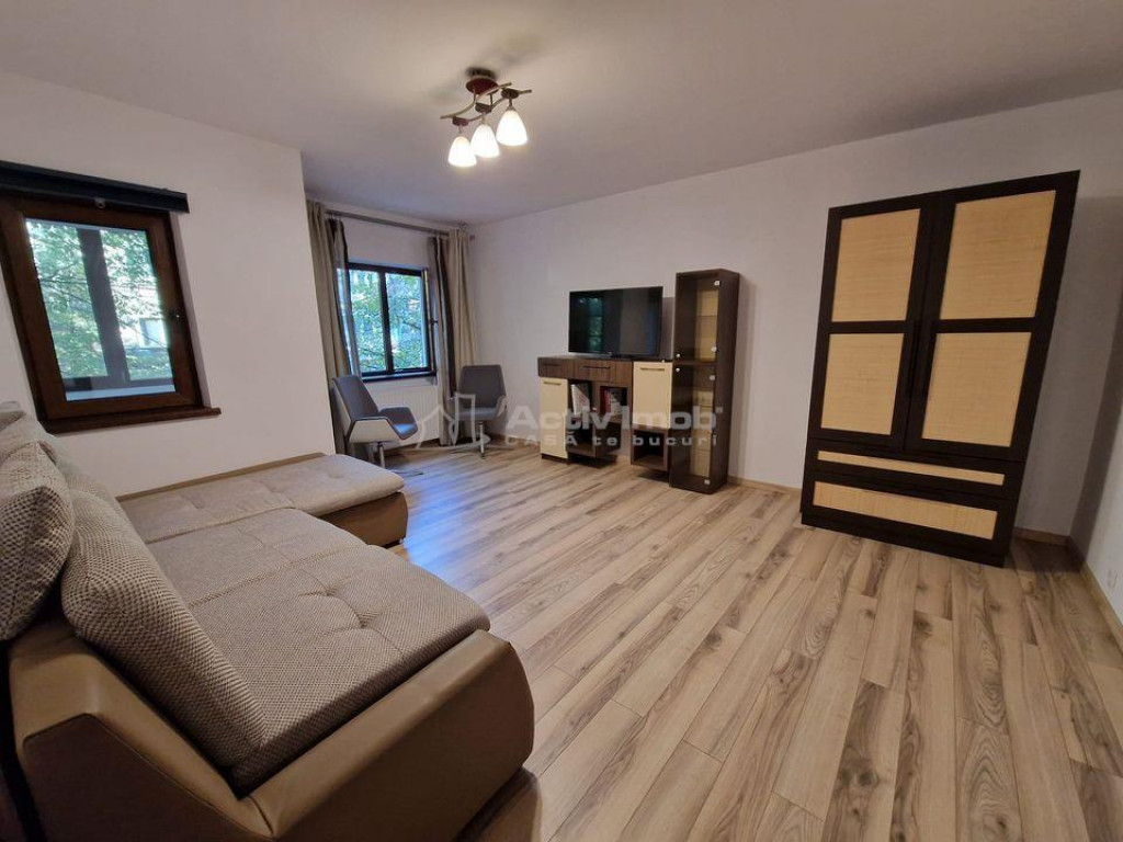 2 cam Drumul Sarii- Liceul Ion Barbu, str. Nabucului, parca