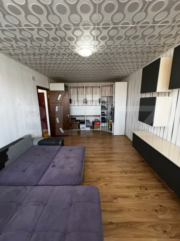 Apartament 3 camere, semidecomandat, etaj intermediar, zo...