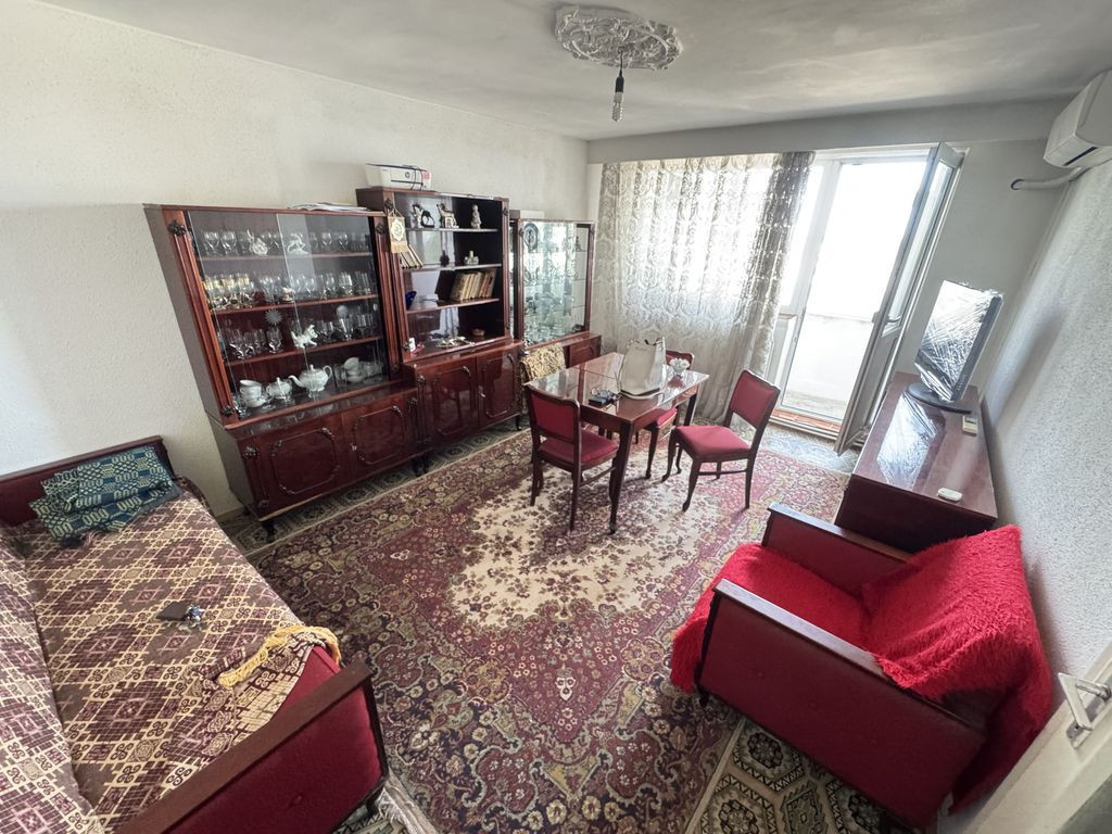 Apartament 3 camere zona Cet cu Centrala