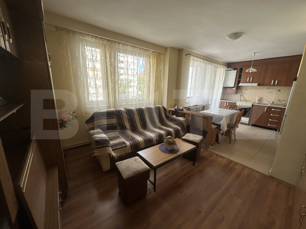 Apartament cu 3 camere, decomandat, 60 mp, zona Centrala