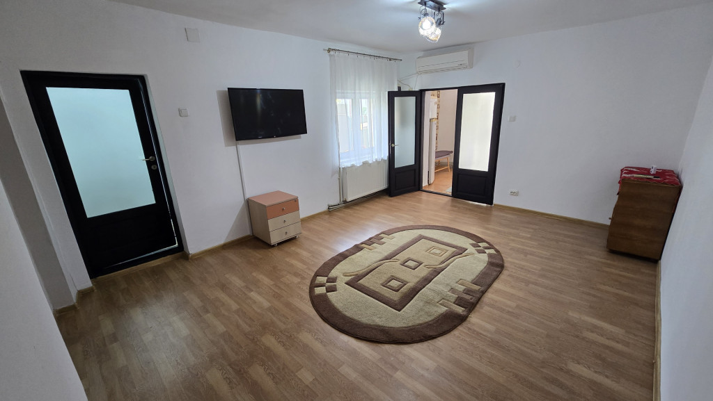 Apartament cu 2 camere într-o casă cu farmec interbelic...
