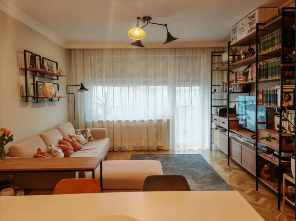 Apartament 3 camere, decomandat - Brasovul Vechi