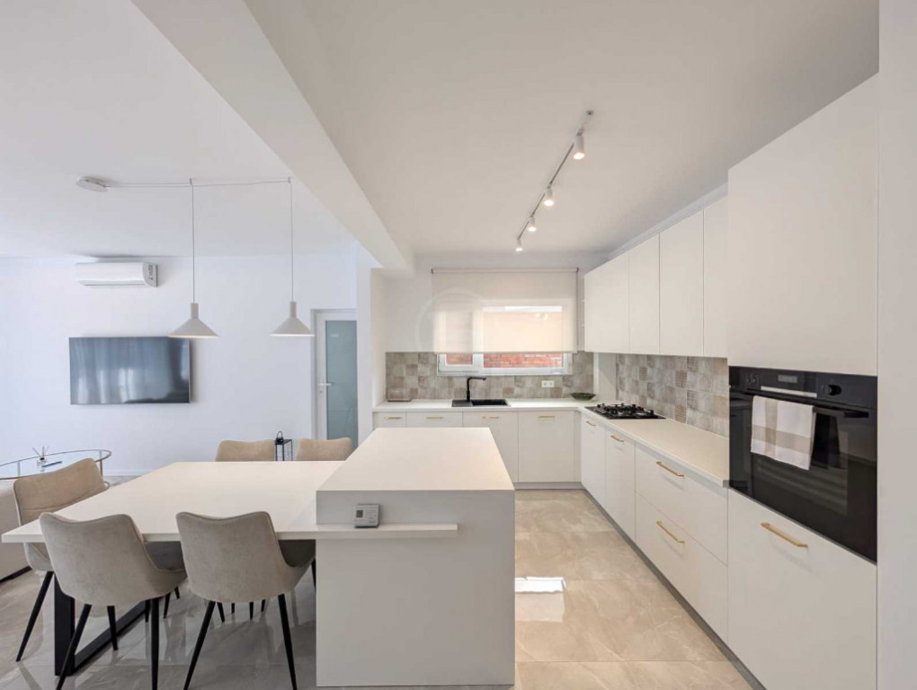 Casă tip duplex de inchiriat, situată în Florești, zona Teilor
