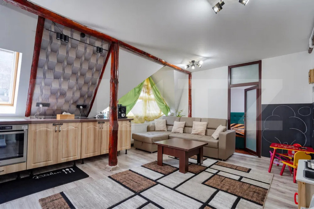 Apartament 3 camere tip mansardă | Curte comună + Parcare