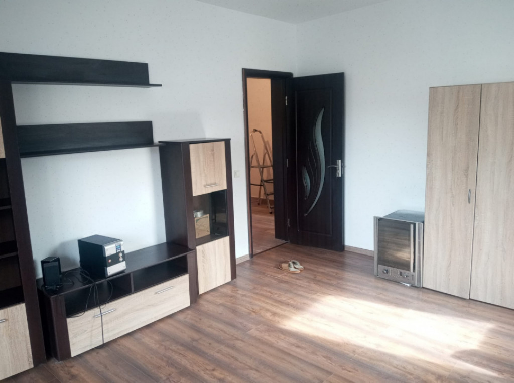 Vânzare apartament 2 camere -Tractorul | Parcare | Luminos
