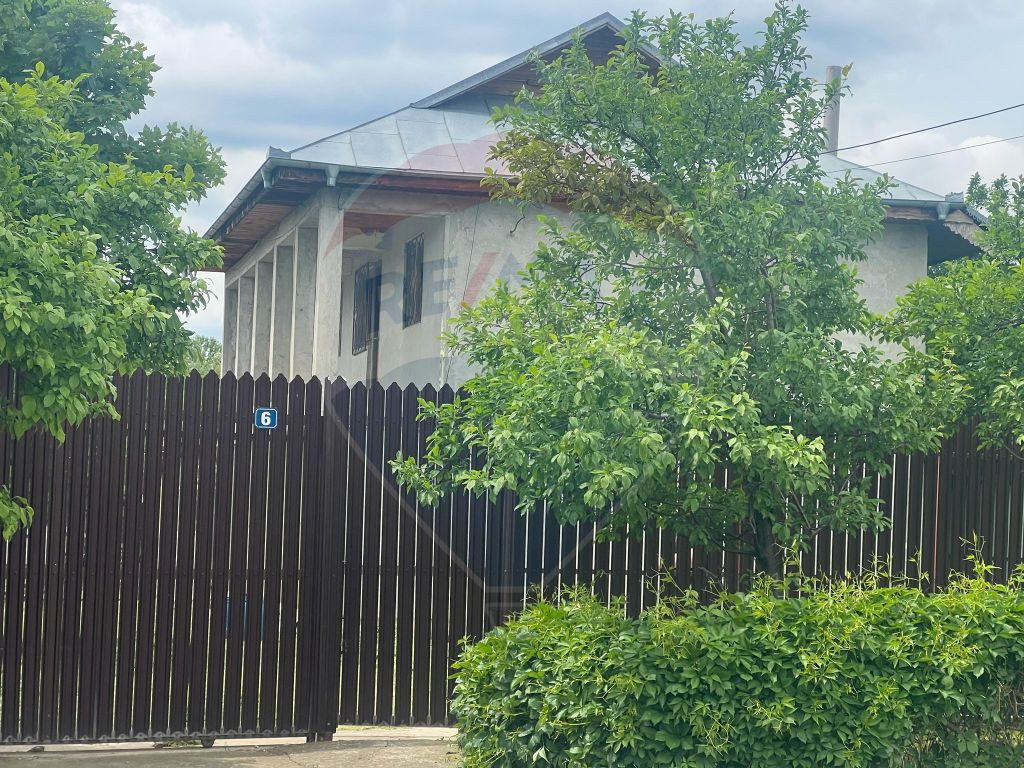 Casă 4 camere Bogza