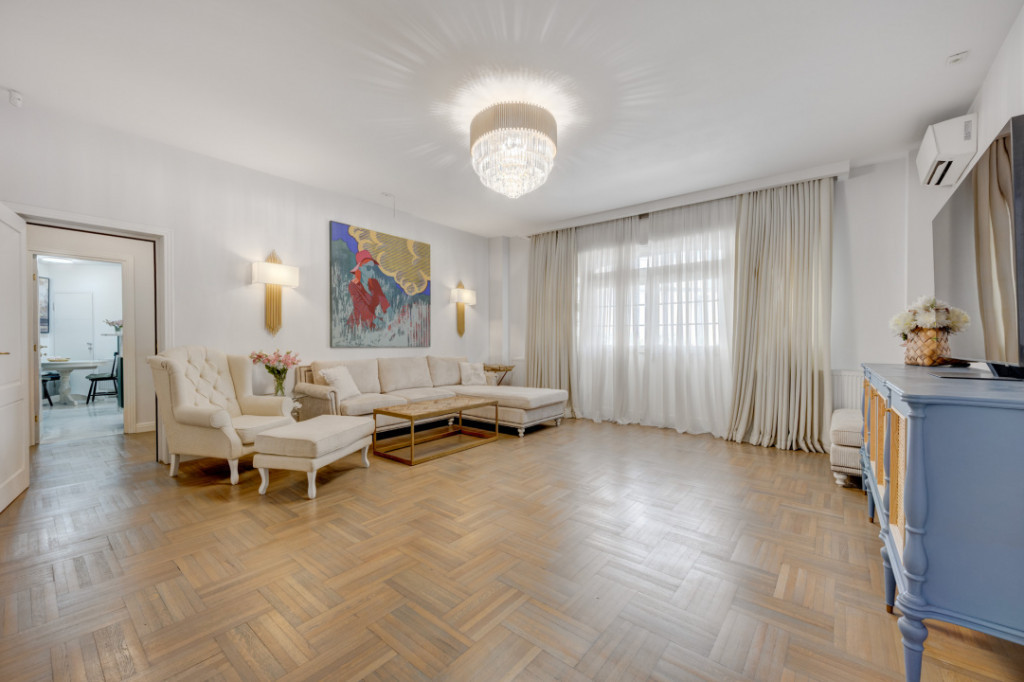 CAROL - EPISCOP CHESARIE, APARTAMENT 250 MP TOTAL, CURTE 250