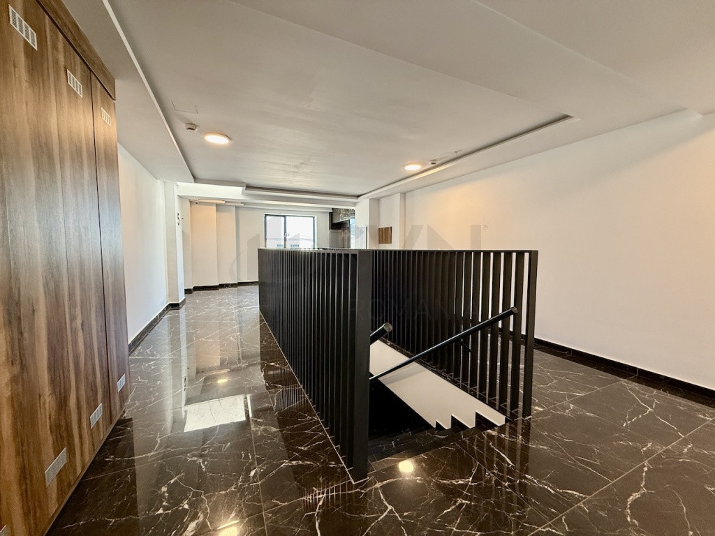 Apartament 180 mp l terasa 220 mp