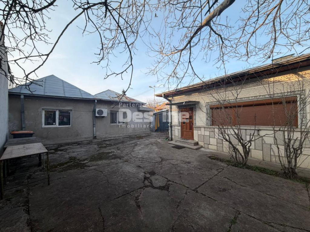 Casa +Teren intravilan 900 mp ( 2 corpuri de casă )Calea Gi