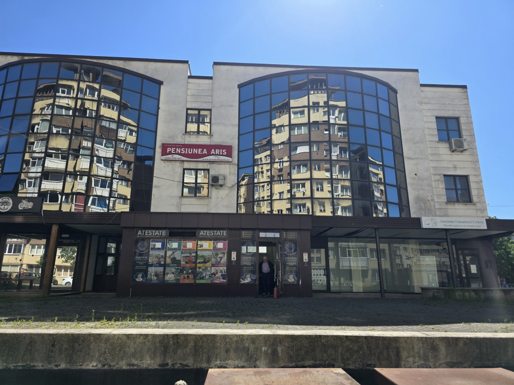 Clădire de birouri ultracentrală, cu parcare subterană pr